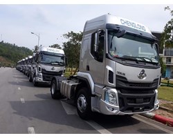 Đầu kéo 1 cầu CHENGLONG 270HP cầu láp