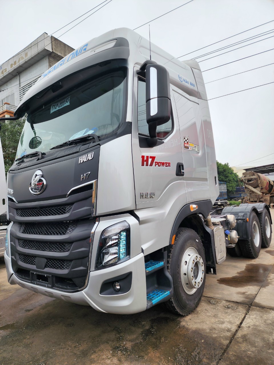 Đầu kéo CHENGLONG 420HP H7 Power cầu dầu
