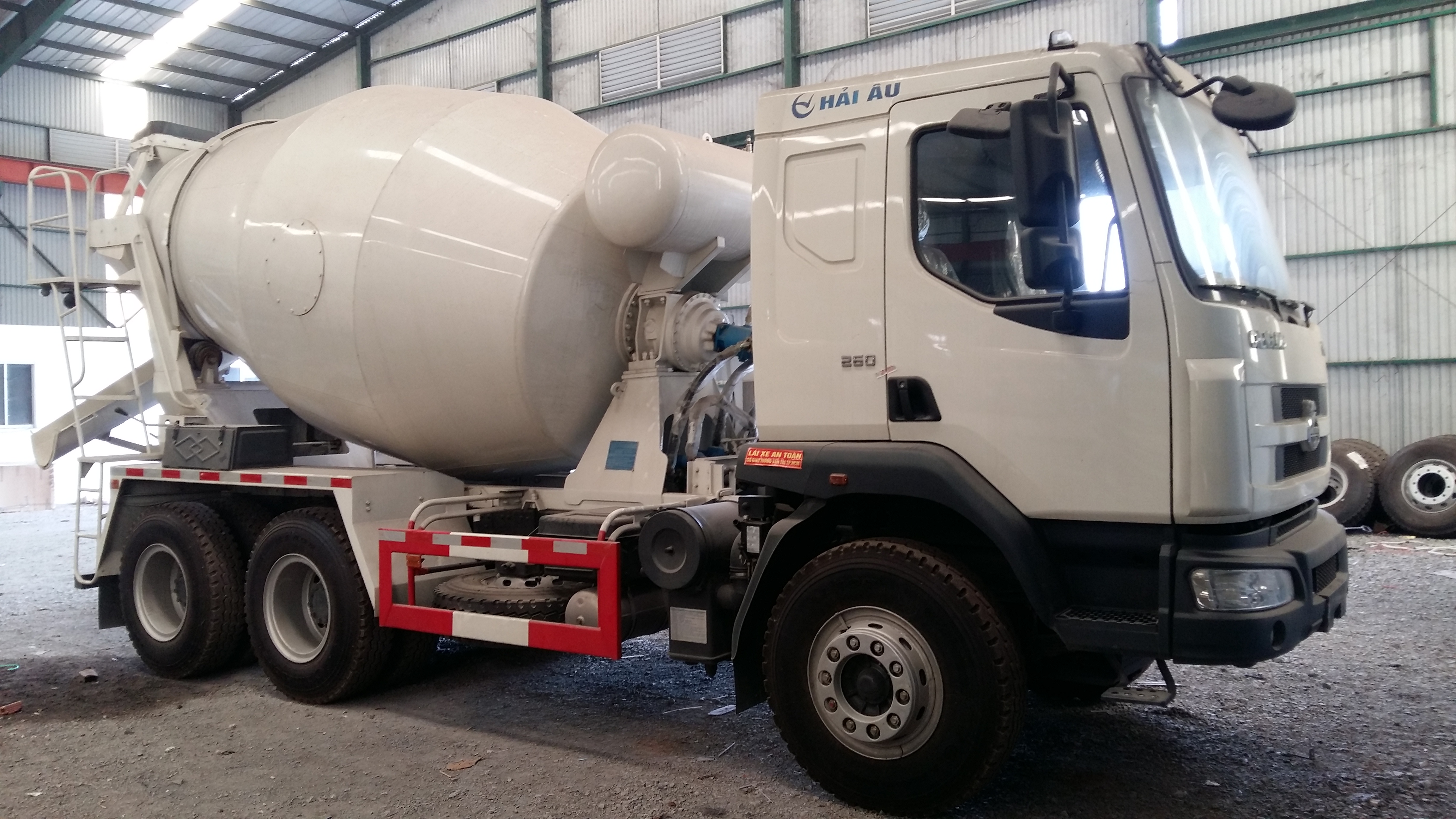 Xe bồn trộn bê tông 7 khối Chenglong Hải Âu