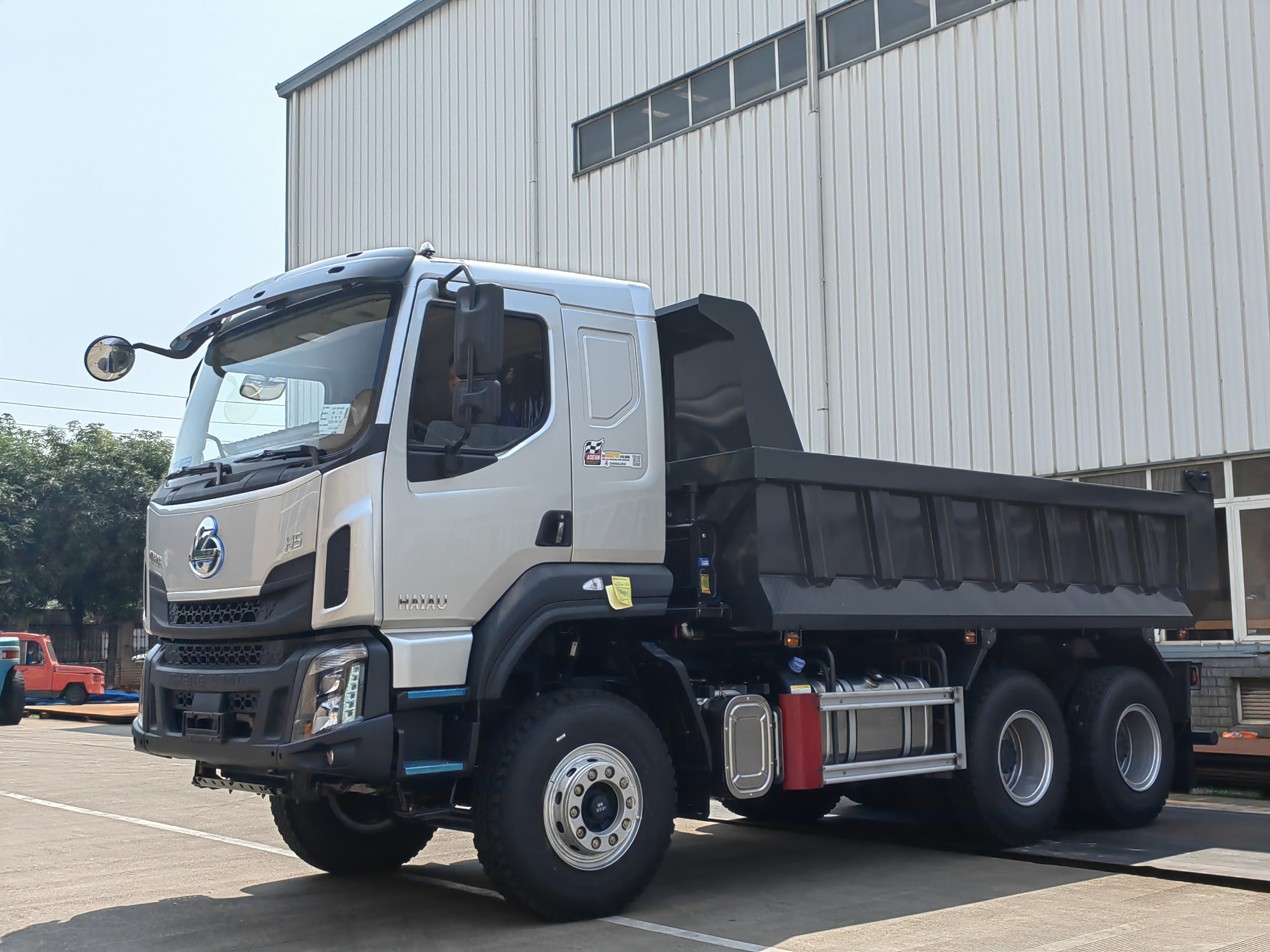 Xe ben CHENGLONG 3 chân 10 khối