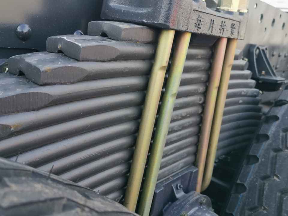 Xe ben 4 chân CHENGLONG H7 máy 385HP cầu dầu