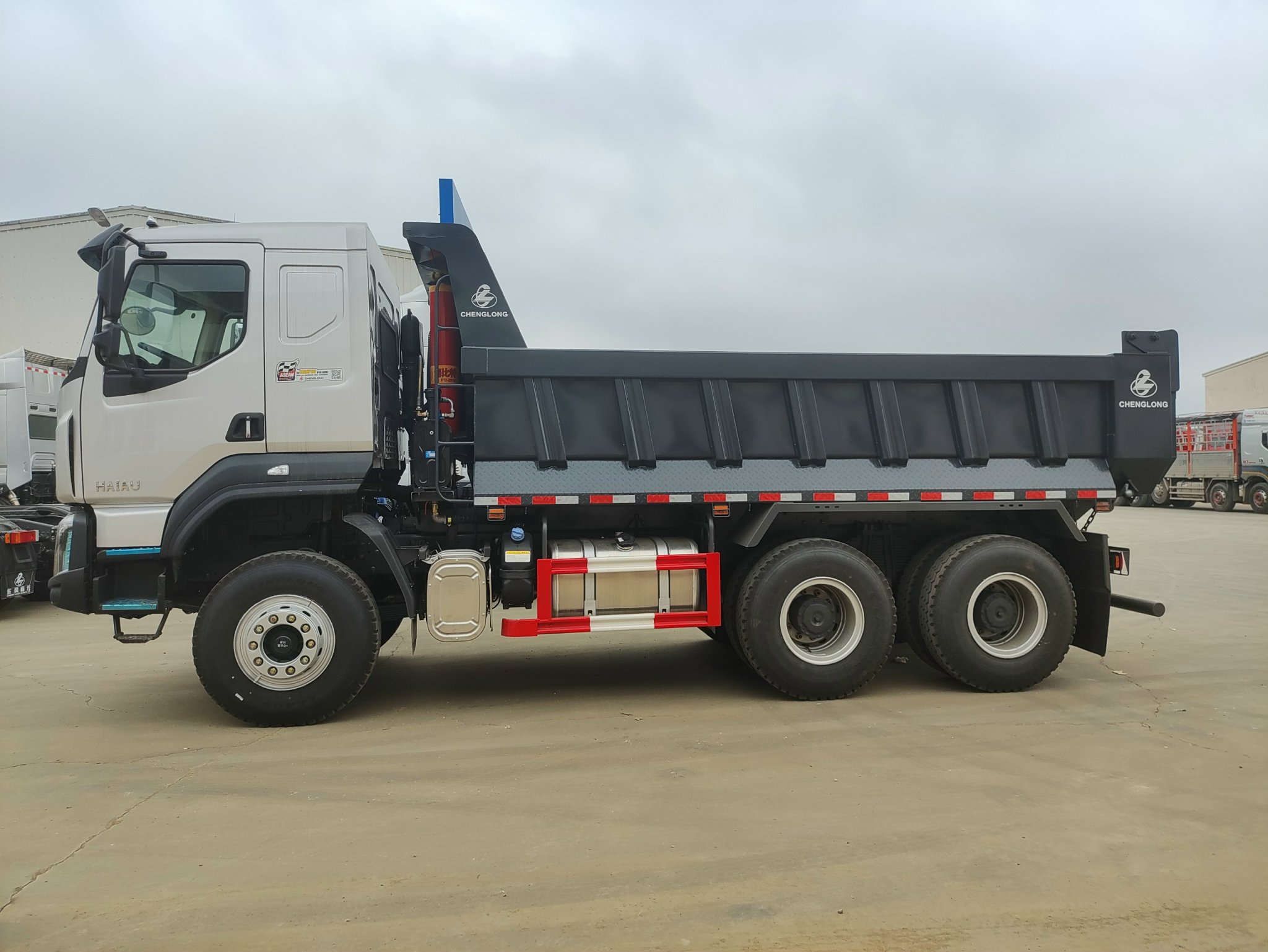 Xe ben CHENGLONG 3 chân 10 khối